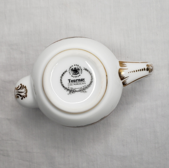 Victoria and Albert Museum Victorian Reproduction Tourney Mini Teapot England - Picture 9 of 9